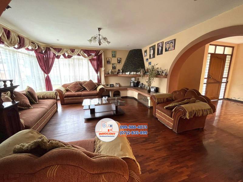 C942 Casa esquinera con terreno para fines comerciales de venta, sector Av. del Tejar